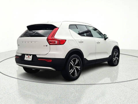 2023 Volvo XC40 B5 Plus Bright Theme