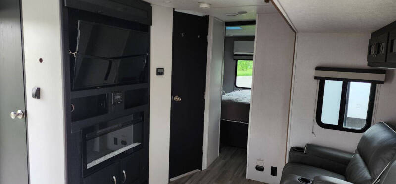 2023 Coachmen RV Freedom Express