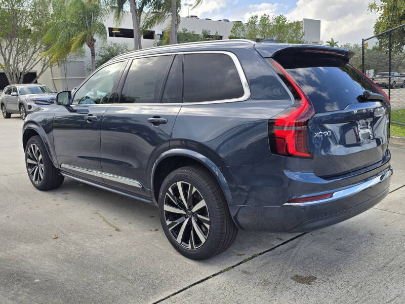 2025 Volvo XC90 B6 Core Bright Theme