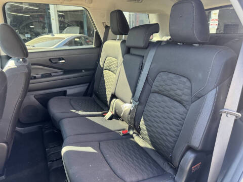 2022 Nissan Pathfinder SV