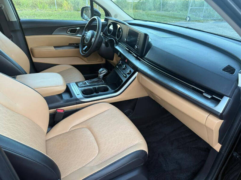 2024 Kia Carnival LX