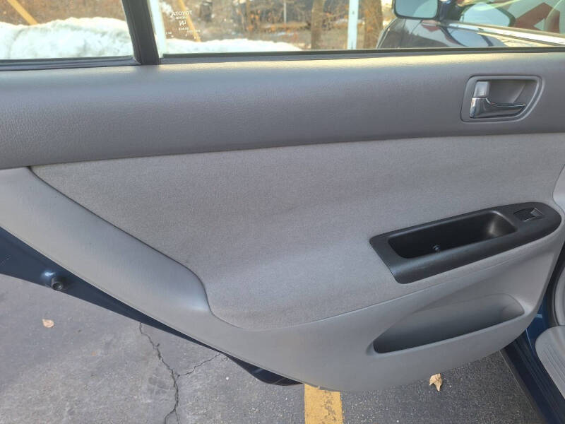 2005 Toyota Camry LE