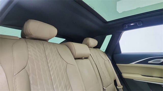 2025 Cadillac LYRIQ Luxury 3