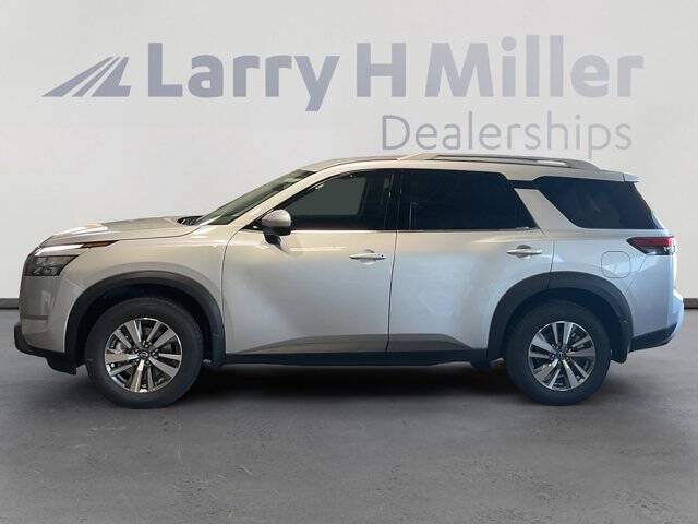 2025 Nissan Pathfinder SL