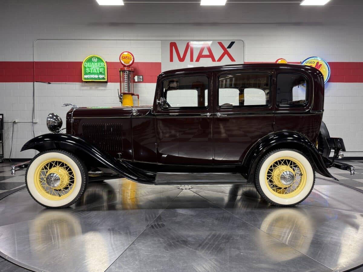 1932 Ford Model 18 9
