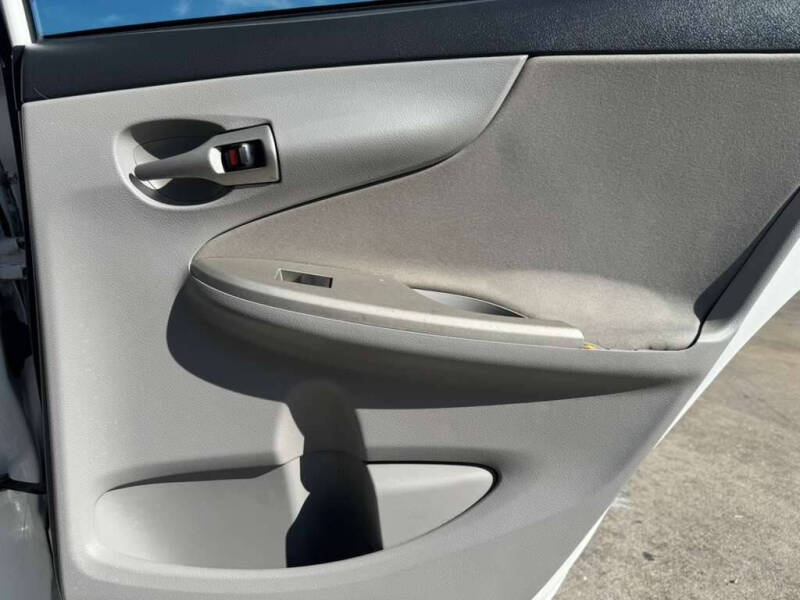 2012 Toyota Corolla LE