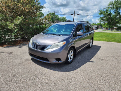 2014 Toyota Sienna LE 8-Passenger