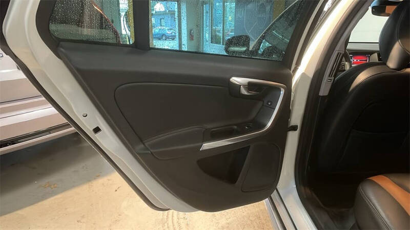 2018 Volvo V60 Cross Country T5 Premier