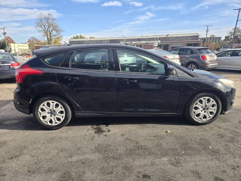 2012 Ford Focus SE's photo