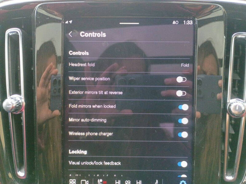 2025 Volvo XC40 B5 Plus Dark Theme