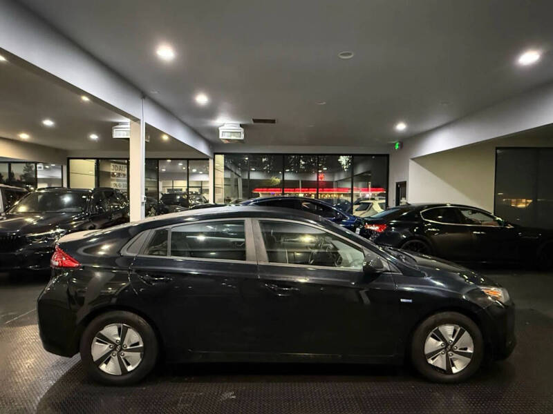 2017 Hyundai Ioniq Hybrid Blue