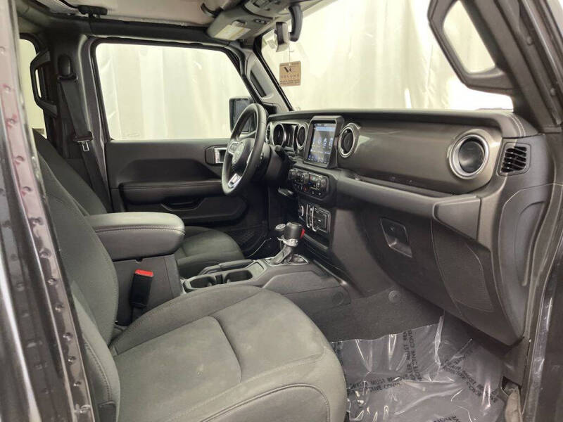 2023 Jeep Gladiator Overland