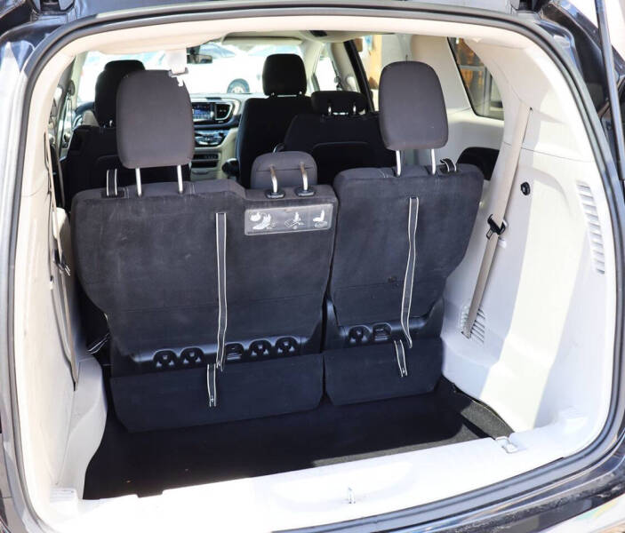 2021 Chrysler Voyager LX