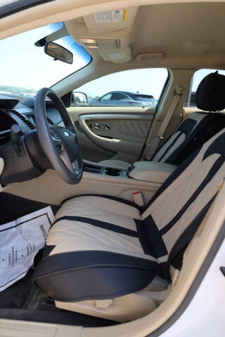 2017 Ford Taurus SE