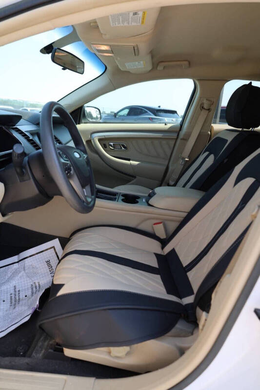 2017 Ford Taurus SE