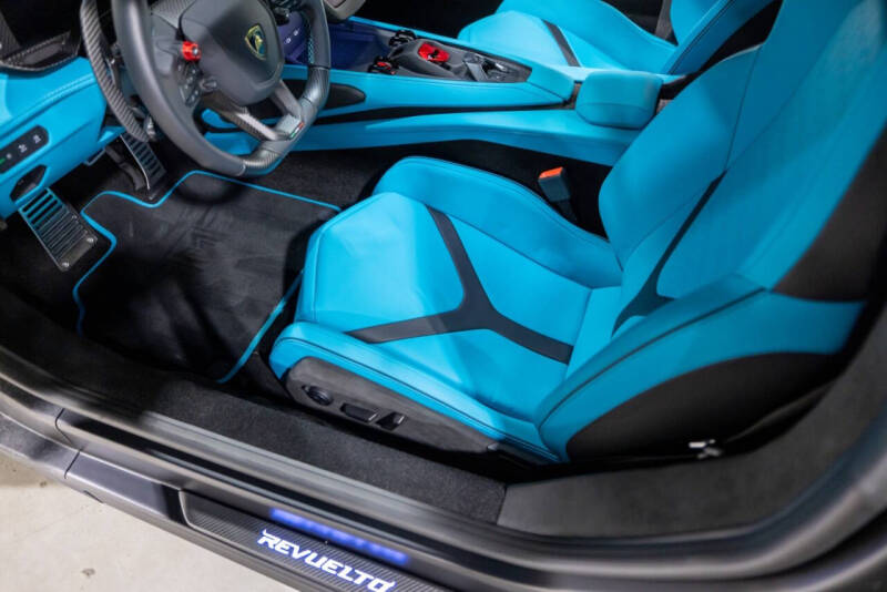 2025 Lamborghini Revuelto