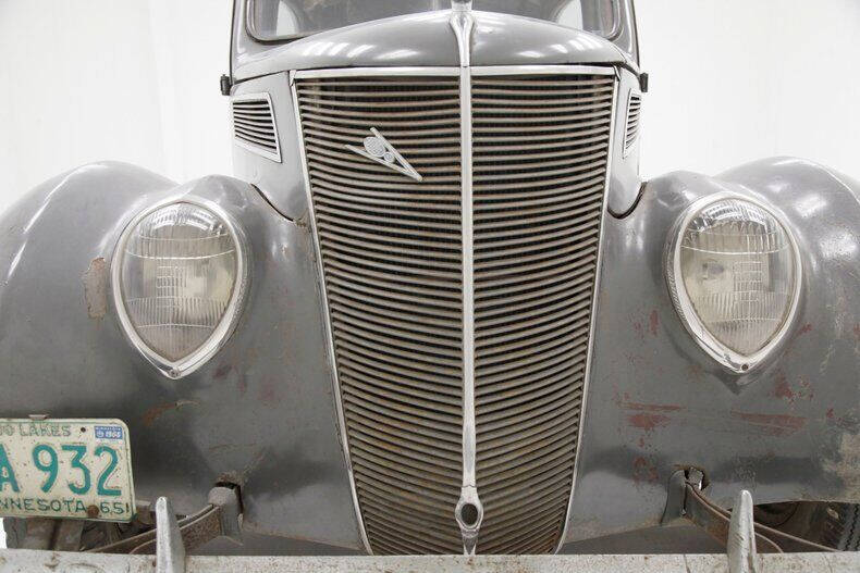 1937 Ford Tudor