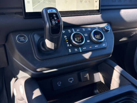 2024 Land Rover Defender 130 P400 X-Dynamic SE