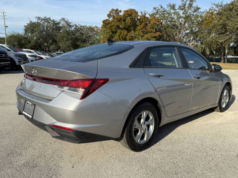 2022 Hyundai Elantra SE