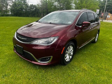 2017 Chrysler Pacifica for sale at Triangle Auto Sales in Elgin IL