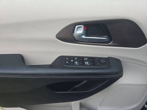 2024 Chrysler Voyager LX