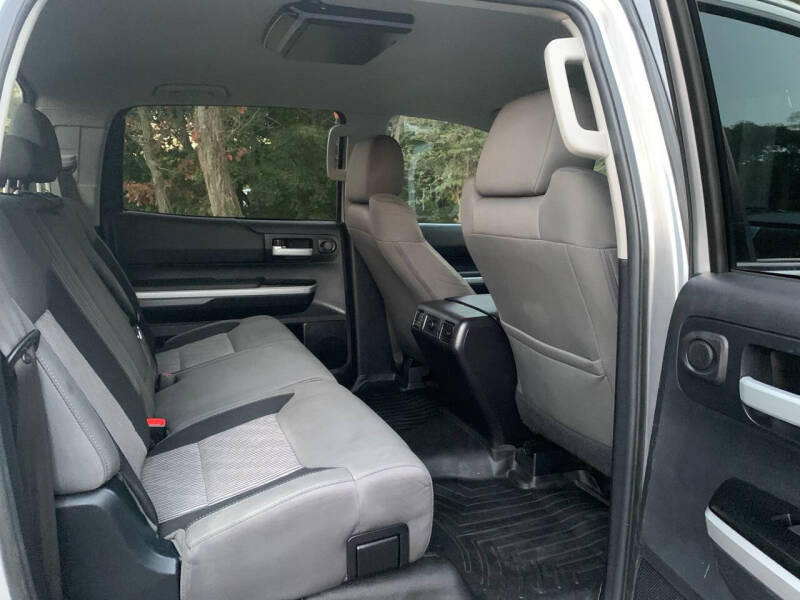 2015 Toyota Tundra null photo 15