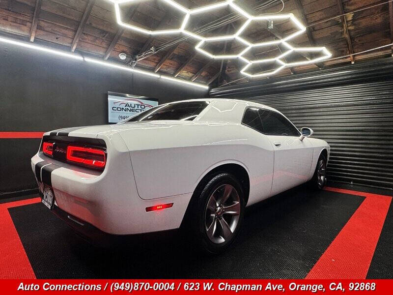 2016 Dodge Challenger SXT Plus
