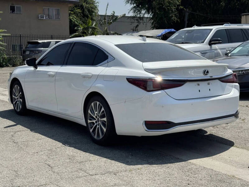 2021 Lexus ES 300h