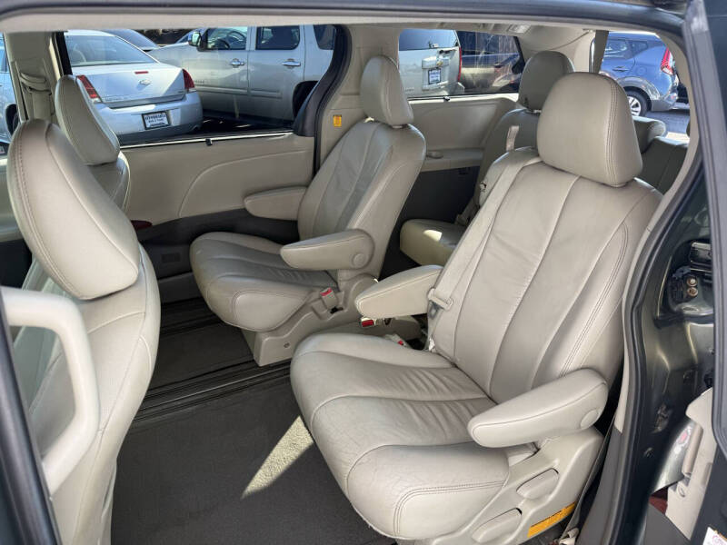 2012 Toyota Sienna XLE 8-Passenger
