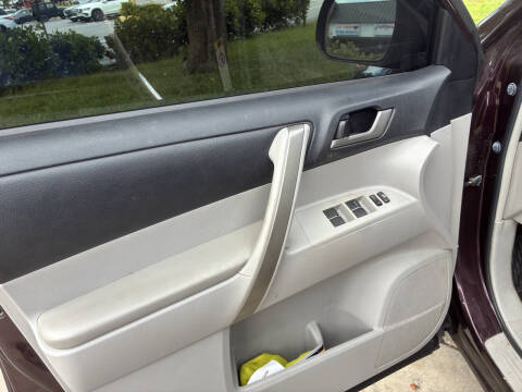 2012 Toyota Highlander SE