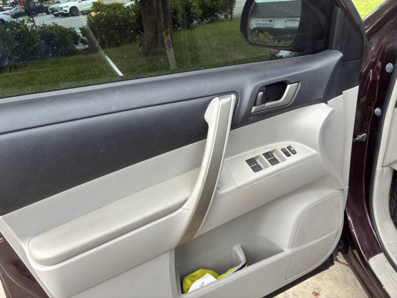 2012 Toyota Highlander SE