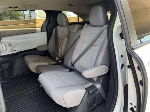 2026 Toyota Sienna LE 8-Passenger