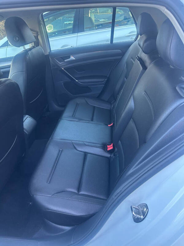 2018 Volkswagen Golf TSI SE