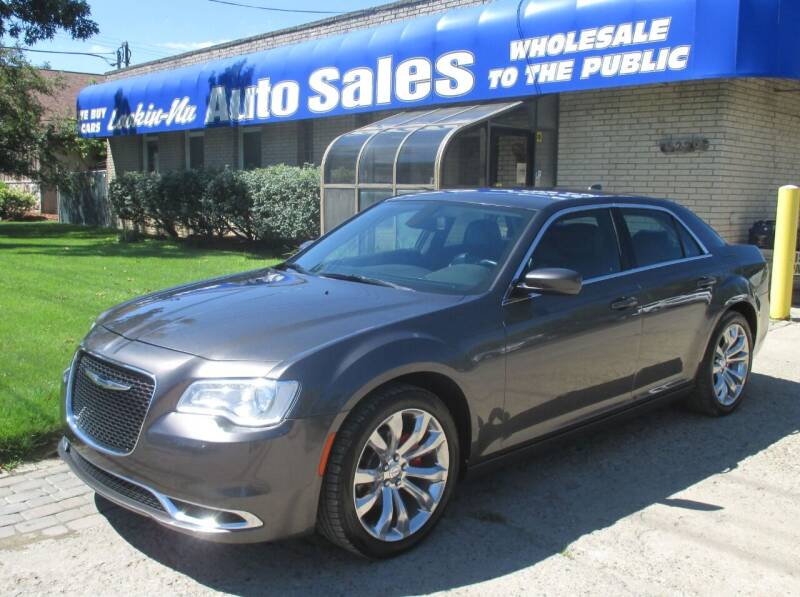 2017 Chrysler 300 for sale at Lookin-Nu Auto Sales in Waterford MI