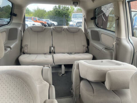 2007 Hyundai Entourage GLS