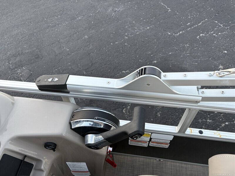 2023 Sun Tracker 20' Fishing Barge DLX