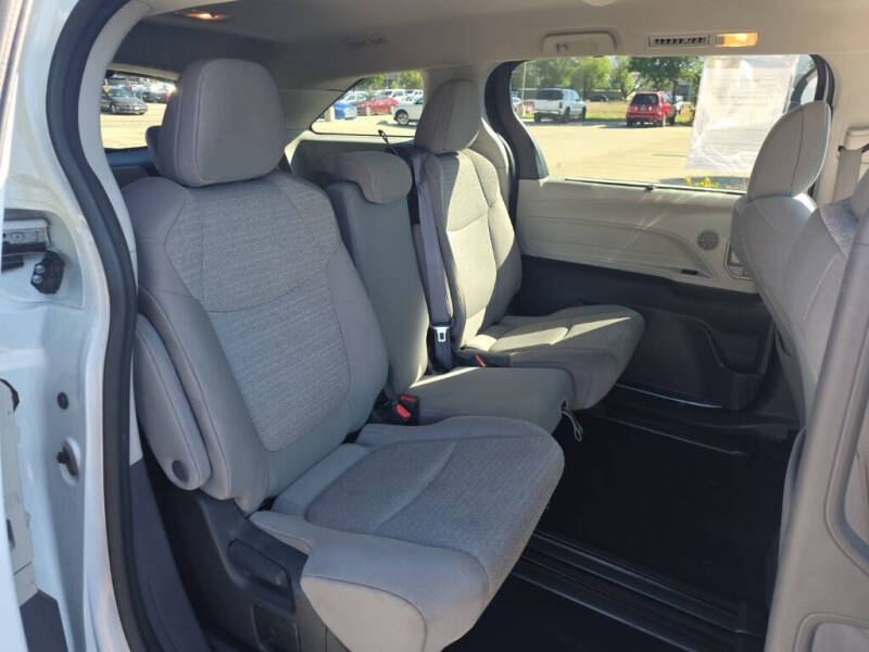 2023 Toyota Sienna LE 8-Passenger