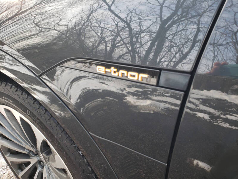 2019 Audi e-tron quattro Prestige