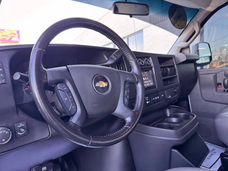 2022 Chevrolet Express 2500