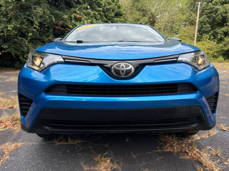 2017 Toyota RAV4 LE photo 10