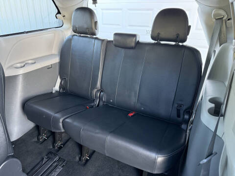 2013 Toyota Sienna SE 8-Passenger