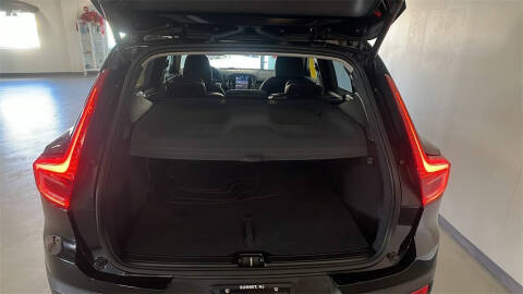 2025 Volvo XC40 B5 Plus Dark Theme