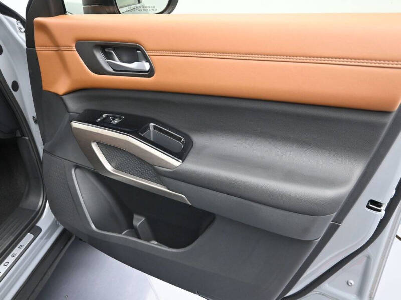 2025 Nissan Pathfinder Platinum