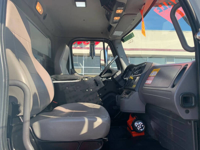 2016 Freightliner M2 106