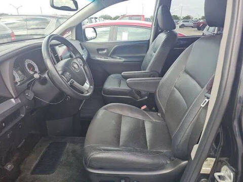 2015 Toyota Sienna SE Premium 8-Passenger