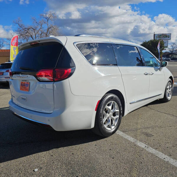 2017 Chrysler Pacifica Touring-L Plus