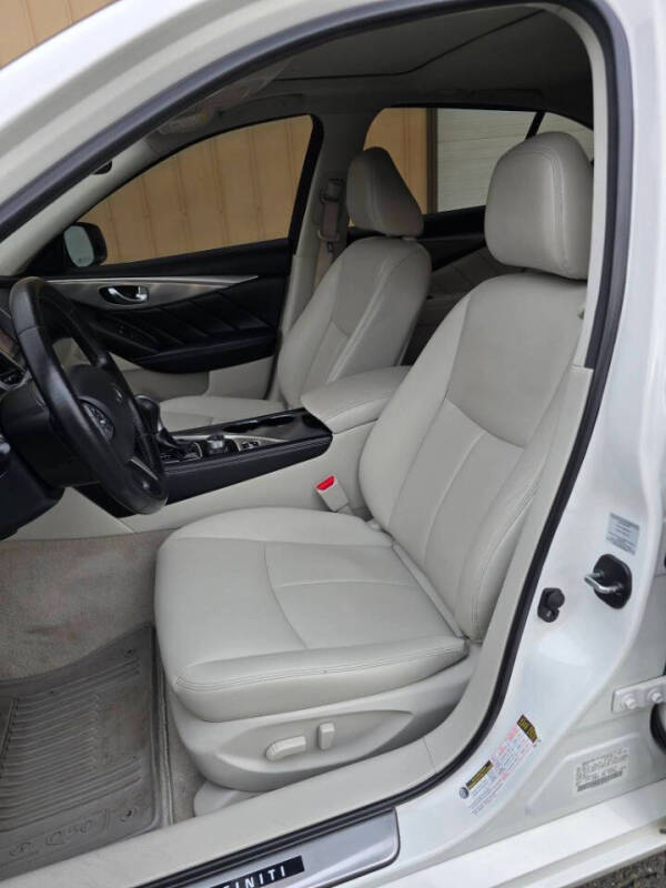 2015 Infiniti Q50 Premium