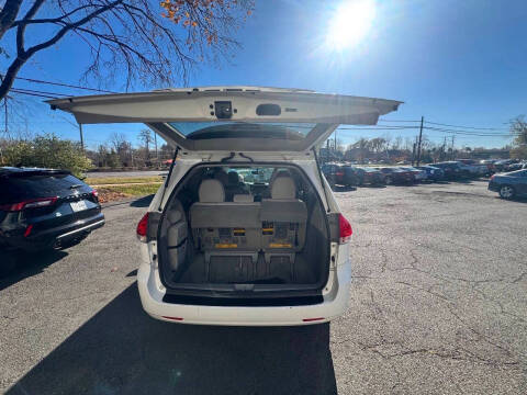 2011 Toyota Sienna LE 8-Passenger