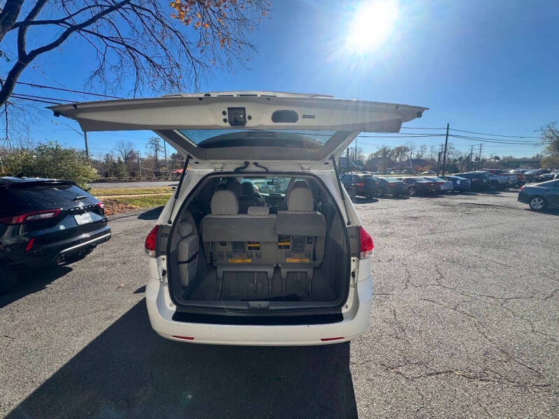 2011 Toyota Sienna LE 8-Passenger