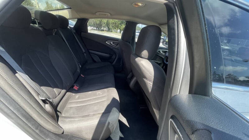 2016 Chrysler 200 Limited